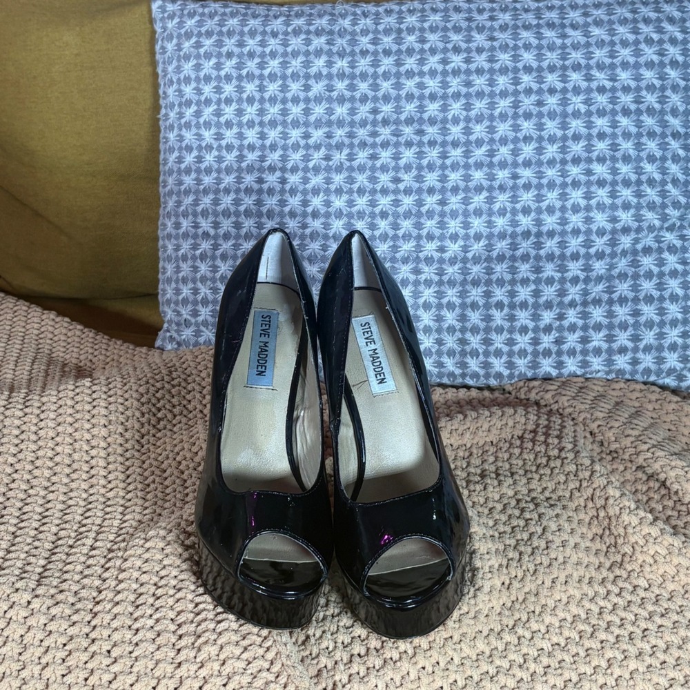 Steve Madden Black Patent Peep Toe Platform Heels Size 7.5‎